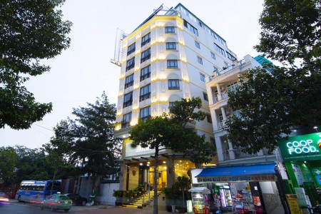 Cho thuê Khách sạn CHDV 50 phòng Hầm 7 lầu 1500m2 Trần não Bình An Quận 2