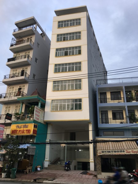 "Cho Thuê Nhà Mặt Tiền Đường Vườn Lài. DT: 4 x 25 . Nhà 5 lầu Tân Phú