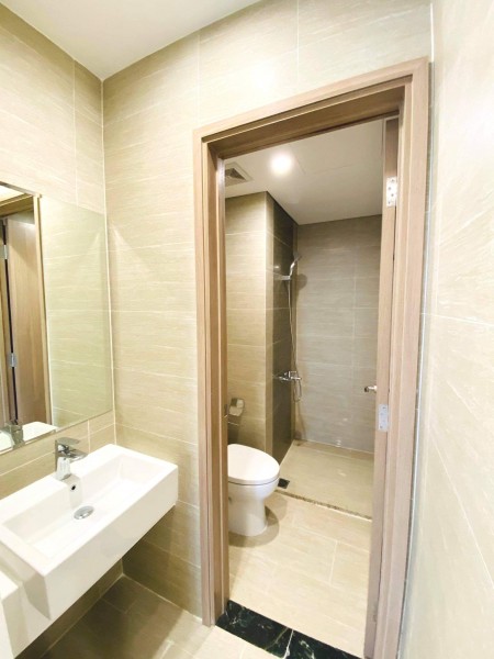 Căn 2 phòng ngủ tại Vinhome Giá 2 tỷ 070 triệu cần bán gấp nhận nhà vào ở ngay