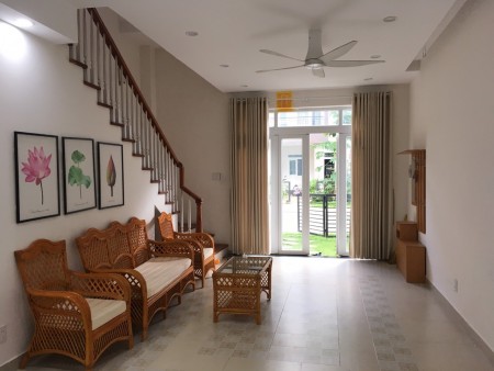 Nhà 1 trệt 2 lầu, Khu Compound Park Riverside, 3PN 3WC, an ninh 24/7, tiện ở hoặc làm công ty