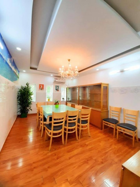 7.7 tỷ-42m2 Bà Hạt-Quận 10-Nhà đúc BTCT kiên cố-Xe 7 chỗ đổ cửa-Hẻm 4m thông.