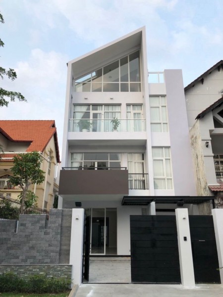 Cho thuê Biệt thự Hiện đại sân vườn 450m2 Nguyễn Văn Hưởng Thảo điền Quận 2 MS:466