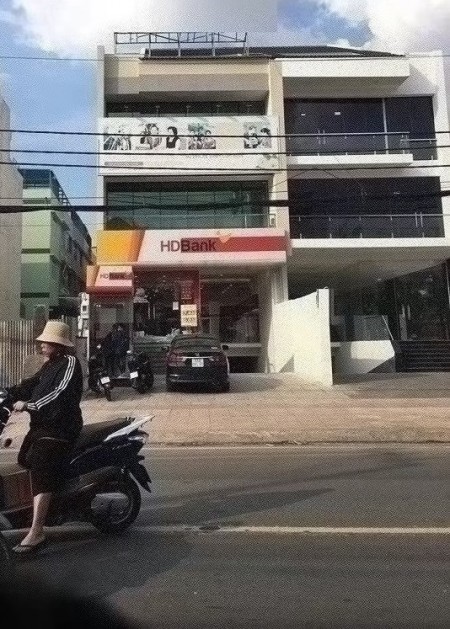 Cho Thuê Nhà Mặt Tiền Đường Bình Chiểu, diện ích lớn