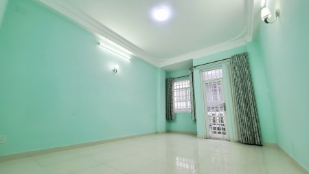 Phòng Bancol, Máy Lạnh, View cực Đẹp Mới 100%