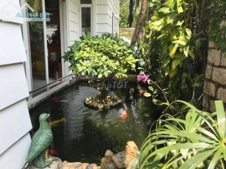 CẦN VỐN BÁN GẤP NHÀ NGUYỄN VĂN HƯỞNG Q2 240m2(12X20) 5Tỷ7. Có Sổ RIÊNG