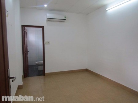 PHÒNG MÁY LẠNH SẠCH SẼ MÁT MẺ NGAY LÝ CHÍNH THẮNG