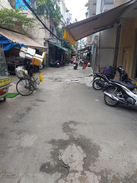 Cần vốn bán gấp nhà ngang 4m mt 5m Hoàng Sa Quận 3 chỉ còn 1 tỷ 85 (0902664082)