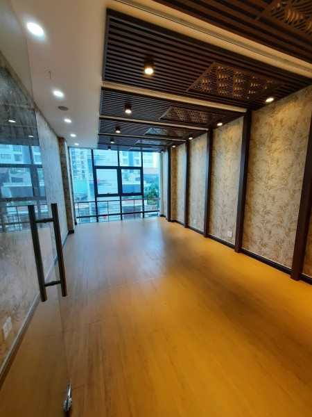 Tòa nhà văn phòng cho thuê mặt tiền D1 6 tầng thang máy giá rẻ