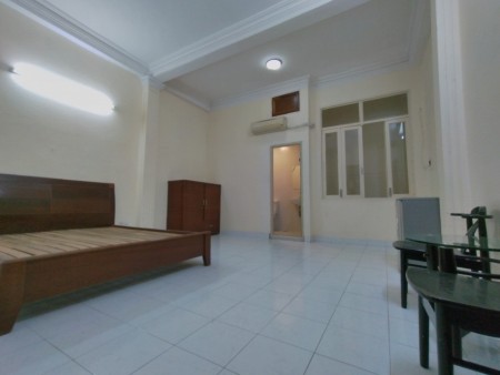 Phòng Tiện Nghi Nội Thất Đầy Đủ, Máy Nóng Lạnh, 4 Người, Gần Vincom