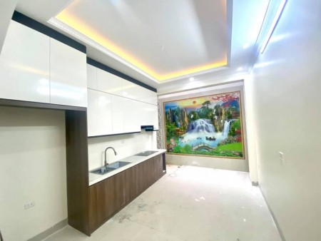 Bán nhà đẹp Nguyễn Văn Cừ,Ngọc lâm 44m2, 5 tầng, ô tô đỗ, gần cầu chương dương chỉ 3.35 tỷ