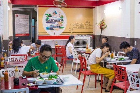 Cần bán nhà mặt phố Bà Triệu 38m, 3 tầng, vỉa hè 3m, ngay chợ Hà Đông , kinh doanh sầm uất
