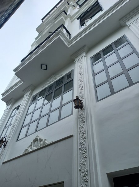 Nhà Sịn sò tân cổ điển, tinh tế Sài Đồng Long Biên