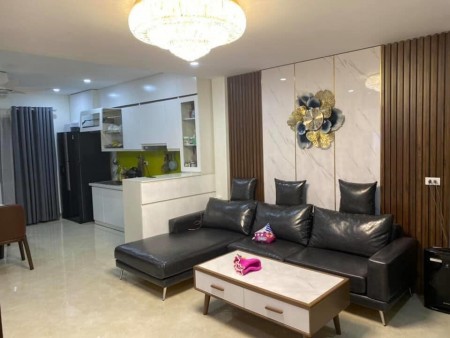Tôi cần Bán gấp nhà Phố 8/3 giá 6,5 tỷ, dt 45mx5 tầng, Oto đỗ