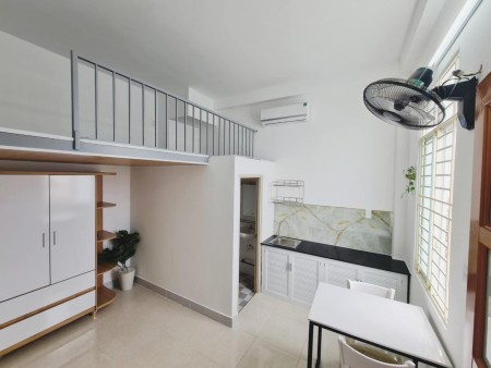 PHòng có gác mới xây, thoáng, thang máy, máy giặt, Free điện gần chợ Hạnh Thông Tây