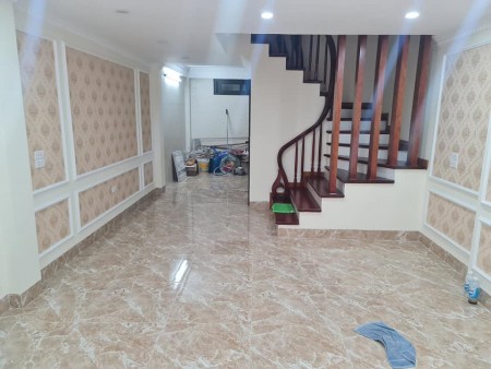 Bán nhà Nguyễn Khánh Toàn, Cầu Giấy 45m2, mặt tiền 4m giá 5.8 tỷ, cách mặt phố 20m