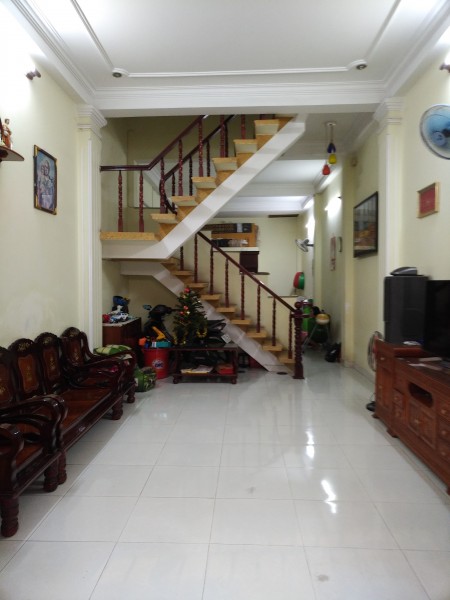 Cho thuê nhà quận Tân Bình – diện tích rộng, hẻm xe hơi thông thoáng