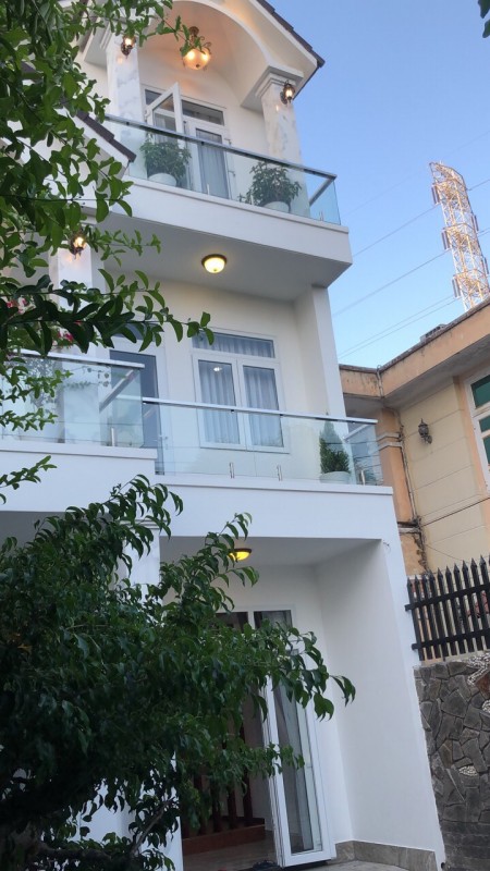 Bán căn biệt thự cao cấp mặt tiền đường Linh Trung Q. Thủ Đức vị trí đắc địa ngay khu trung tâm