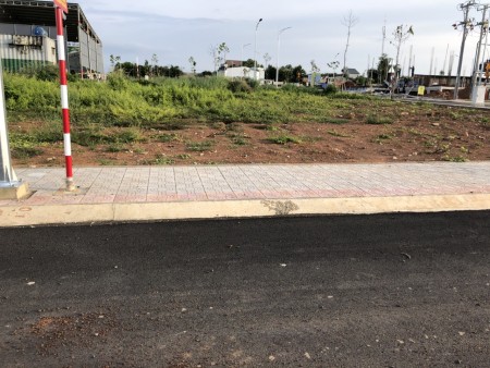 Cần tiền kinh doanh nên tôi cần bán lô đất 220m2 giá 450tr, chính chủ giấy tờ sang tên trong ngày