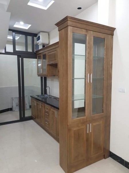 Chủ nhà cần bán gấp nhà phố Láng Hạ, nhà 3 tầng, diện tích 48m, mặt tiền rộng 6m, nhưng chỉ gần 5 tỷ