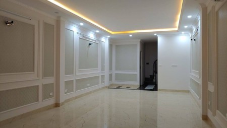 Lạc long Quân ô tô vào nhà Kinh doanh đỉnh