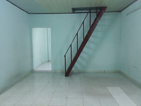 Cho thuê nhà ngay Vincom Thủ Đức 1 trệt 1 lầu, 2 PN, SD 90m2, có ban công rộng. 5mx9m hẻm ba gác