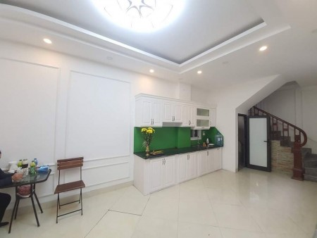 Bán nhà phố Bồ Đề - 57m2 x 4 tầng; 2 mặt thoáng trước - sau, gần hồ, nhà đẹp ở trước tết 4.09 tỷ