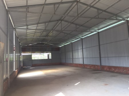 Cho thuê nhà kho 240m2 và khuôn viên 650m2 tại cuối đường Bông Văn Dĩa, Xã Tân Kiên, H.Bình Chánh.