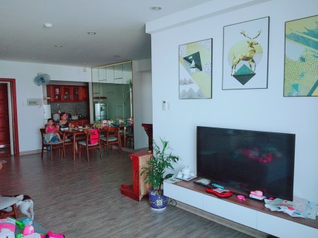 Bán nhanh căn hộ Hoàng Anh An Tiến thiết kế 119m2 3pn, 2wc. Nhà lót lại sàn hoàn toàn. Gía bán: 2 tỷ 370 triệu