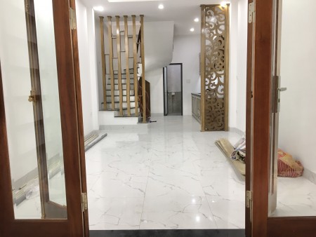 Phân Lô Đầm Trấu, 40m2x5T, ô tô đỗ cổng, sân cổng riêng, ngõ thông. Giá 3.9 tỷ