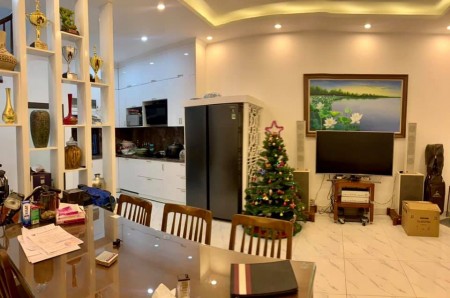 Bán nhà cực đẹp Kim Mã Ba Đình, DT 37m2 5 Tầng MT 4,8m Giá chỉ 5,6 tỷ