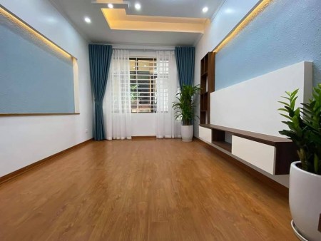 Bán nhà Nhân Hòa 4 tỷ, Ô tô đỗ cửa, nhà 5 tầng vẫn còn mới, thoáng trước sau.