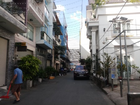 Biệt thự siêu đẹp,giáp vách công viên. Ngay Aeon Tân Phú. DT 12mx15m. Đúc 3 Tấm, ko lỗi. Giá 27 tỷ