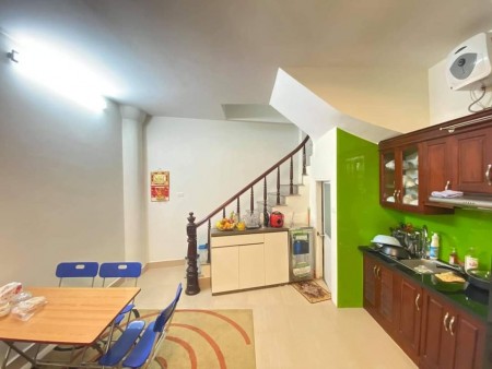 Bán nhà Hoàng Quốc Việt, Phường Nghĩa Đô 50m2, 4 tầng, mặt tiền 5m giá 5.3 tỷ, cách ô tô tránh 5m