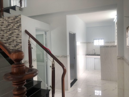 Bán rất gấp nhà 3.2mx8.2m HXH Nguyễn Khoái Phường 2 Quận 4 giảm từ 3 tỷ còn 2.7 tỷ