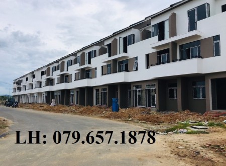 Royal Park Khu C. Dãy LK 7 Hướng Tây. Nhà 3 tầng đối diện Chung Cư và Khách Sạn