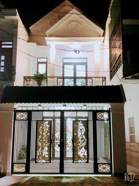 Bán gấp nhà mái thái 100m2 siêu đẹp ngay chợ Vị Hảo, Tân Uyên. SHR, tiện kinh doanh
