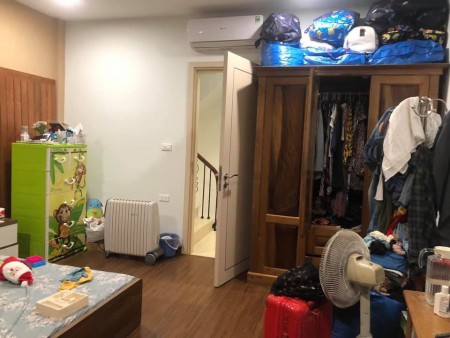 Bán nhà hiếm đẹp trên 2 tỷ, ngõ sau chợ Cầu Giấy. DT 31m2. 4T. MT 3.5m