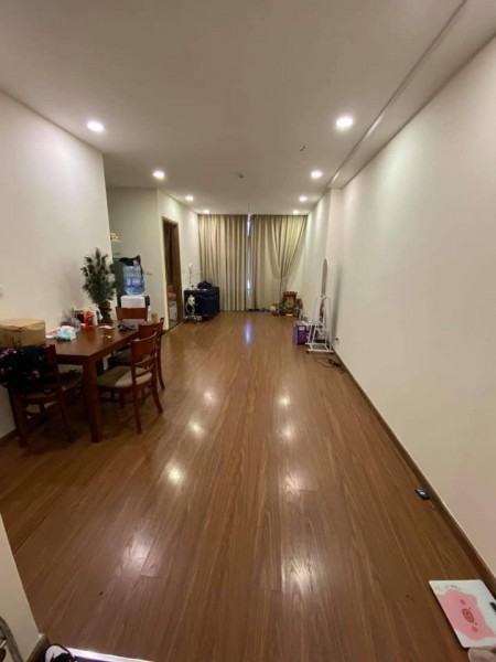 Bán nhanh căn 2 ngủ, 2WC Eco Green, sổ đỏ, giá 1.98 tỷ (bao phí). LH: 0366777166