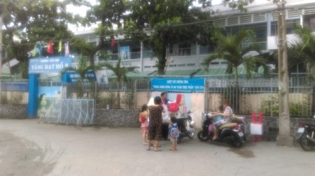 Chính chủ bán nhà 1/ chợ 200 . Xóm Chiếu.Q4