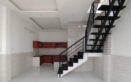 Nhà cạnh Trường THCS Trần Văn Đang. Giáp Cư Xá Bắc Hải. 3,5 tỷ