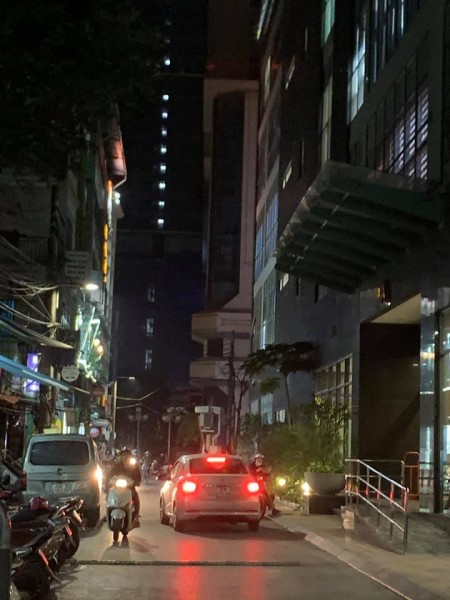 Lê Văn Lương Mặt Phố Kinh Doanh,Ô Tô Đỗ Cửa- Giá 8,5 Tỷ.