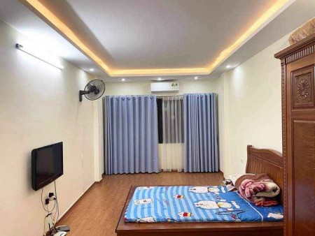 BÁN GẤP NHÀ PHỐ NGUYỄN THÁI HỌC, CỬA NAM 5 TẦNG Ở NGAY, GẦN PHỐ CHỈ 3.8 TỈ LH 0942.861188