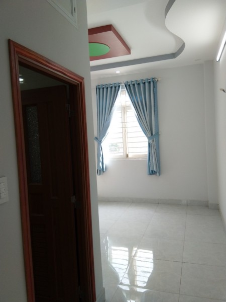 Nhà 1 trệt 2 lầu mới SHR ngay chợ đầu mối Hóc Môn