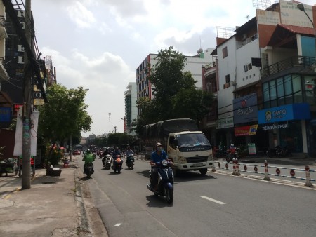 Mặt tiền Nguyễn Sơn, DT 4,1mx17,7m. Nhà đúc 2,5 tấm nằm gần chợ đoạn đẹp, sung nhất đường.Giá 14 tỷ