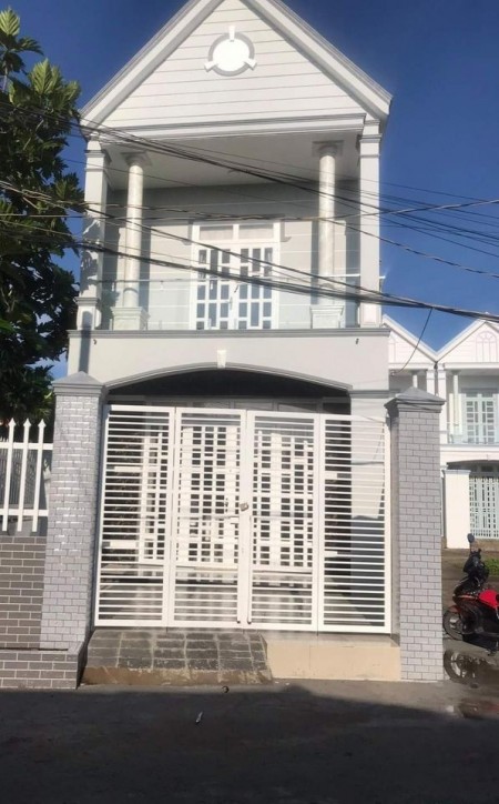 Bán căn nhà vừa xây xong, mặt tiền gần chợ Hưng Long Bình Chánh, SHR giá tốt cho đầu tư