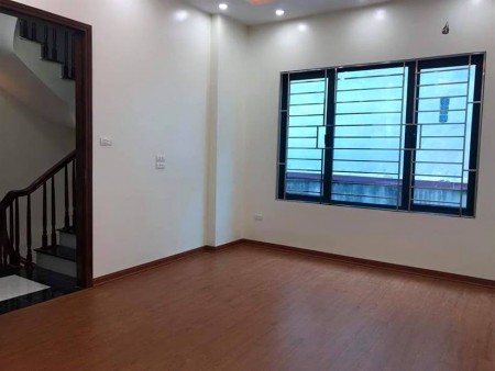 Bán gấp nhà Mặt ngõ Khâm Thiên giá 1,7 tỷ, 21mx3 tầng, ở được luôn