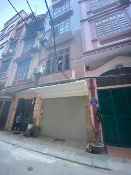 Hoàng Quốc Việt Nhà Phân Lô Ô Tô đỗ cửa Mặt Tiền 4m Giá 6,2 Tỷ