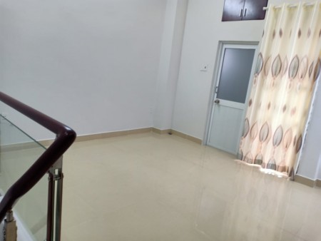 Cần bán nhà đường Hoàng Sa, Phường 11, Quận 3, giá 2.1 tỷ.