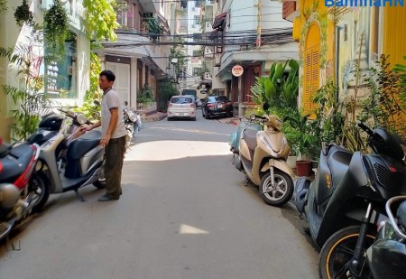 PHÂN LÔ VIP PHỐ NGUYÊN HỒNG OTO TRÁNH VỈA HÈ KD SẦM UẤT 50M2 5T MT 4M. GIÁ THƯƠNG LƯỢNG.