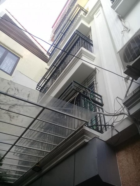 Cần bán gấp nhà P. Gia Thụy 41m2 x 5T, 4.8m MT, Ô tô, giá 4.2 tỷ, Ở sướng, gần phố.